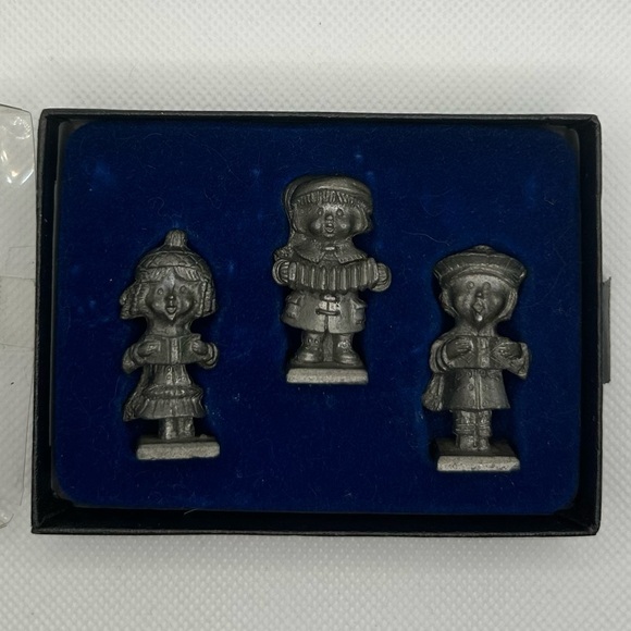 Vintage Royal pewter Christmas holiday carolers figurine lot of three new in box - Picture 2 of 6